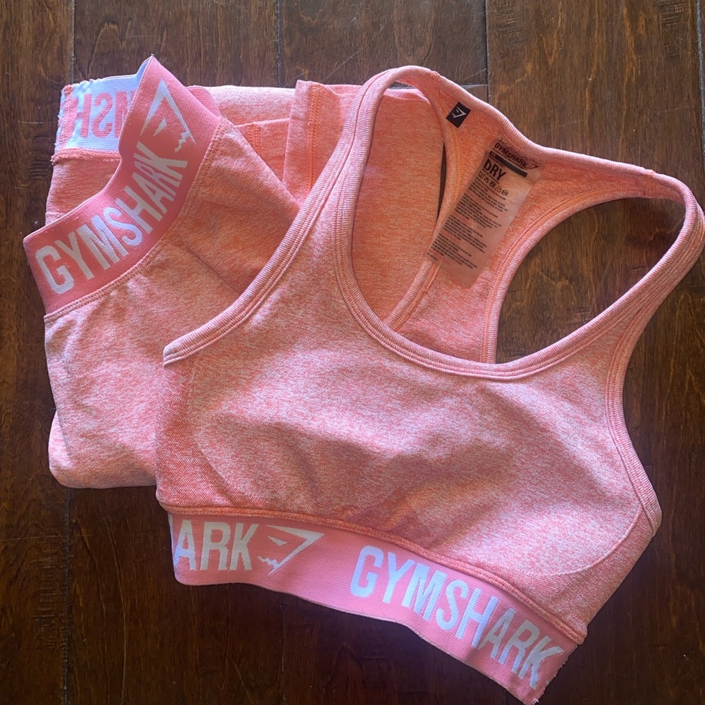 Gymshark Coral Flex Bra and leggings set. Both XS.